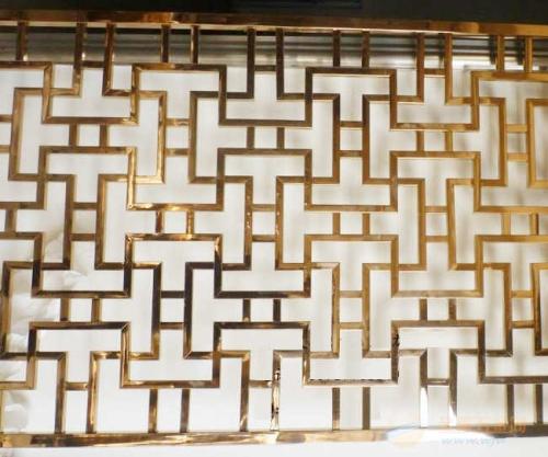 不銹鋼屏風(fēng)廠家之所以會對產(chǎn)品這么有信心歸因于它本身的品質(zhì)。